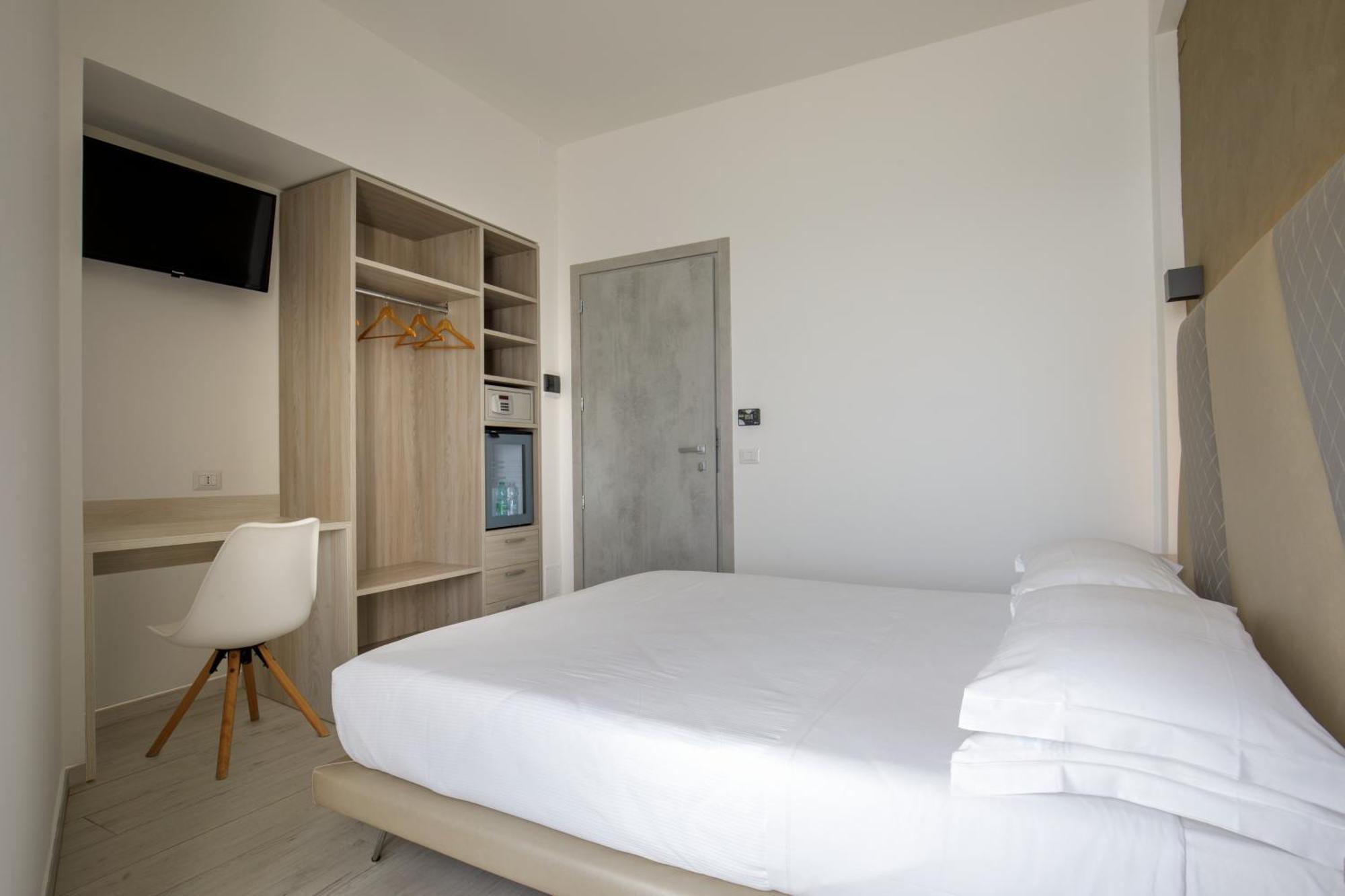 Hotel Tirreno Latina Eksteriør bilde
