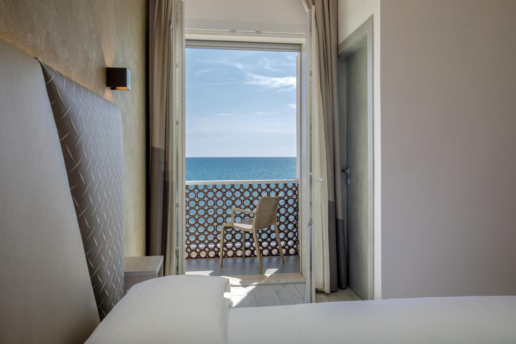 Hotel Tirreno Latina Eksteriør bilde